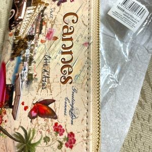 Selling this long wallet i bought in Cannes France